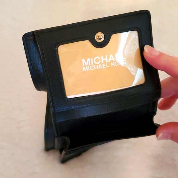 Michael Kors Jet Set Travel wallet NWOT - Picture 4 of 4